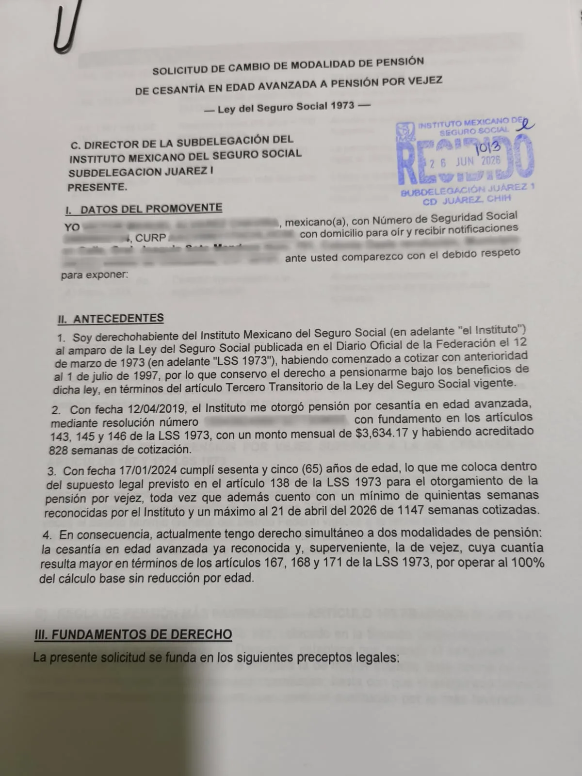 Solicitud de cambio de modalidad de pensión IMSS con sello oficial de recibido de la Subdelegación Juárez I; datos personales del cliente protegidos
